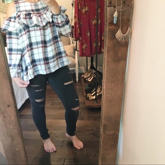 Doe & Rae medium plaid cold shoulder blouse - Picture 1 of 4
